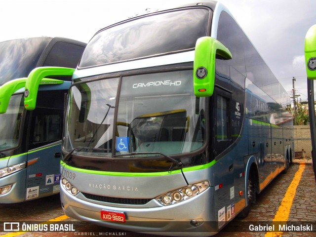 Viação Garcia 7039 na cidade de Curitiba, Paraná, Brasil, por Gabriel Michalski. ID da foto: 7543800.