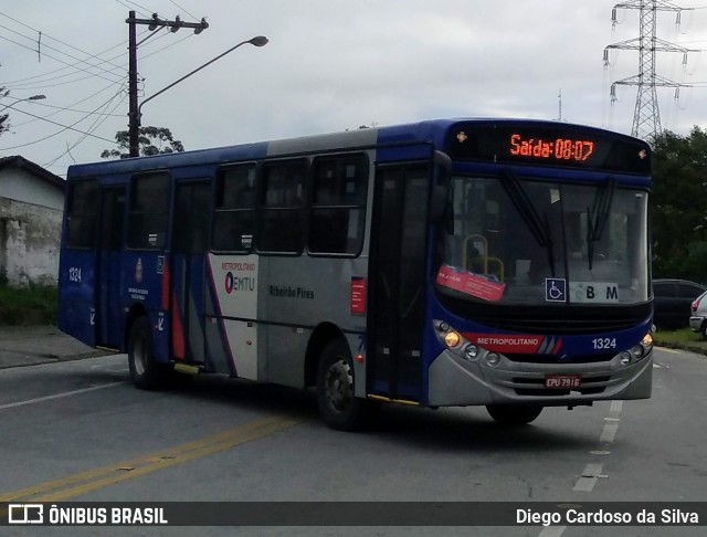 Viação Ribeirão Pires 1324 na cidade de Santo André, São Paulo, Brasil, por Diego Cardoso da Silva. Número da foto: #7553543.