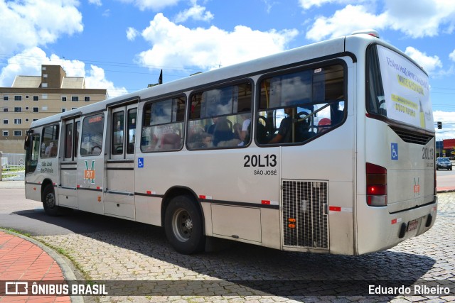 Auto Viação São José dos Pinhais 20L13 na cidade de Curitiba, Paraná, Brasil, por Eduardo Ribeiro. Número da foto: #7565538.