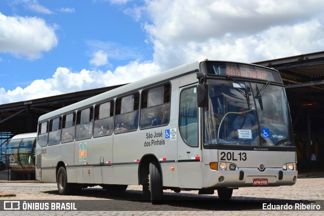 Auto Viação São José dos Pinhais 20L13 na cidade de Curitiba, Paraná, Brasil, por Eduardo Ribeiro. Número da foto: #7565540.