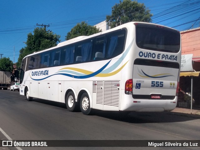 Viação Ouro e Prata 555 na cidade de Alegrete, Rio Grande do Sul, Brasil, por Miguel Silveira da Luz. Número da foto: #7497791.