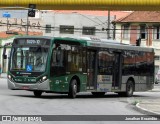 Via Sudeste Transportes S.A. 5 1002 na cidade de São Paulo, São Paulo, Brasil, por Jonathan Braandão. ID da foto: :id.