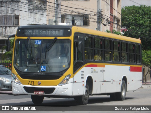 Empresa Metropolitana 721 na cidade de Recife, Pernambuco, Brasil, por Gustavo Felipe Melo. Número da foto: #7501545.