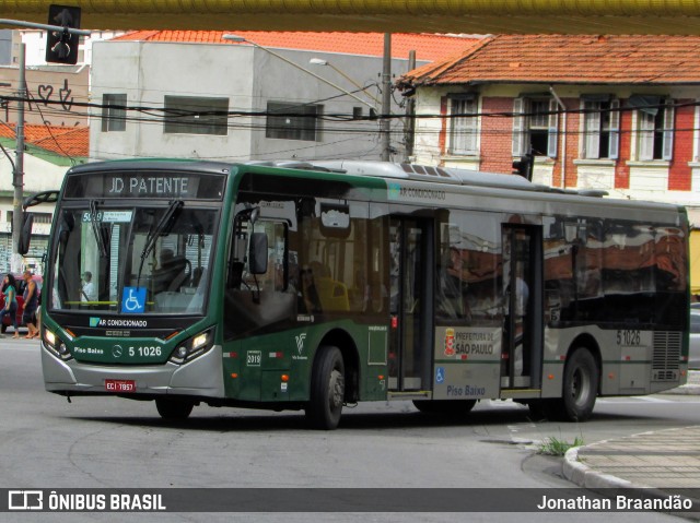 Via Sudeste Transportes S.A. 5 1026 na cidade de São Paulo, São Paulo, Brasil, por Jonathan Braandão. ID da foto: 7504724.