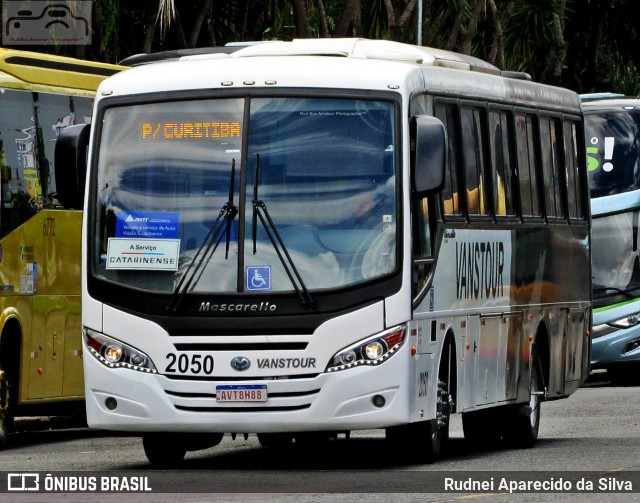 VansTour Transportes 2050 na cidade de Curitiba, Paraná, Brasil, por Rudnei Aparecido da Silva. Número da foto: #7509193.