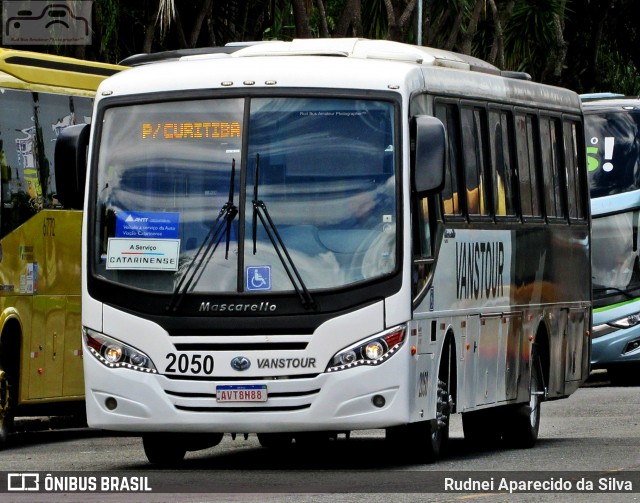 VansTour Transportes 2050 na cidade de Curitiba, Paraná, Brasil, por Rudnei Aparecido da Silva. ID da foto: 7509193.