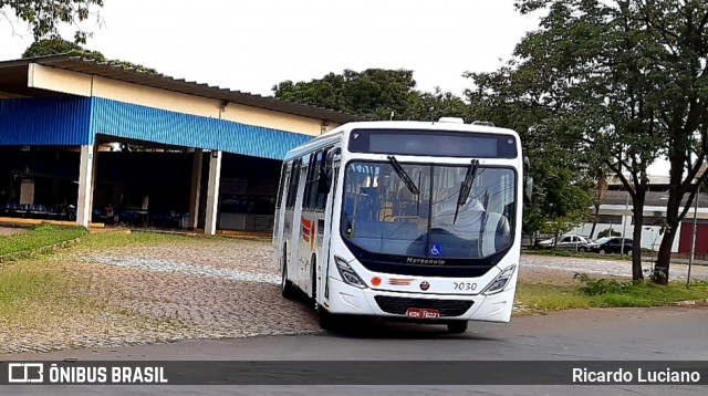Viação Mirage 7030 na cidade de Itapira, São Paulo, Brasil, por Ricardo Luciano. Número da foto: #7510122.