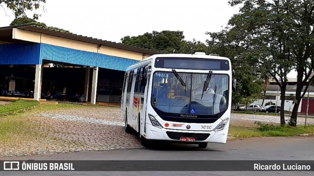 Viação Mirage 7030 na cidade de Itapira, São Paulo, Brasil, por Ricardo Luciano. ID da foto: 7510122.