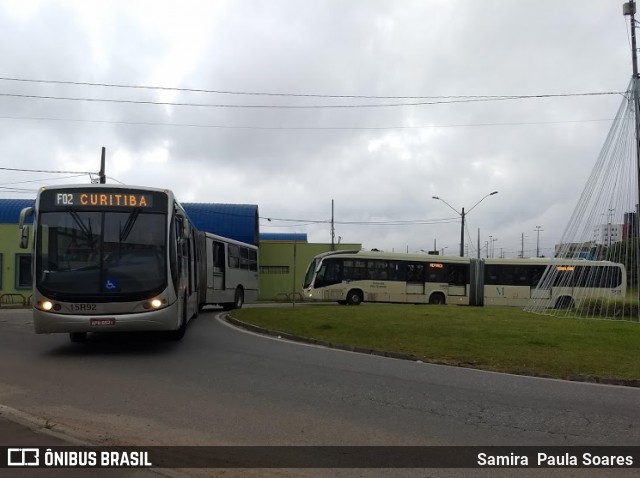 Leblon Transporte de Passageiros 15R92 na cidade de Fazenda Rio Grande, Paraná, Brasil, por Samira  Paula Soares. Número da foto: #7572522.