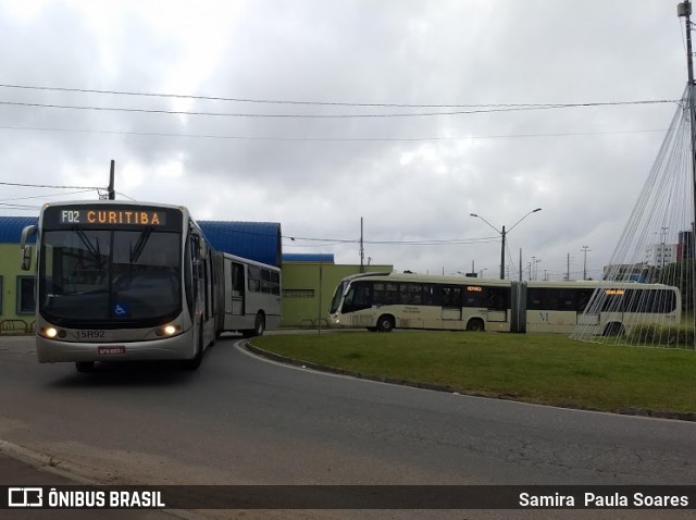 Leblon Transporte de Passageiros 15R92 na cidade de Fazenda Rio Grande, Paraná, Brasil, por Samira  Paula Soares. ID da foto: 7572522.