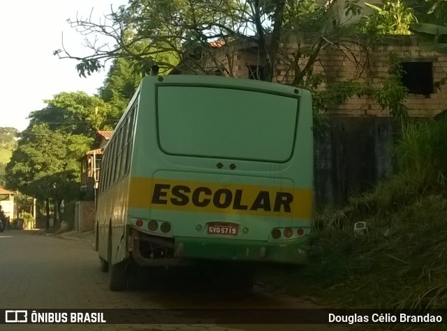 Escolares 5719 na cidade de Santa Maria de Itabira, Minas Gerais, Brasil, por Douglas Célio Brandao. Número da foto: #7596597.