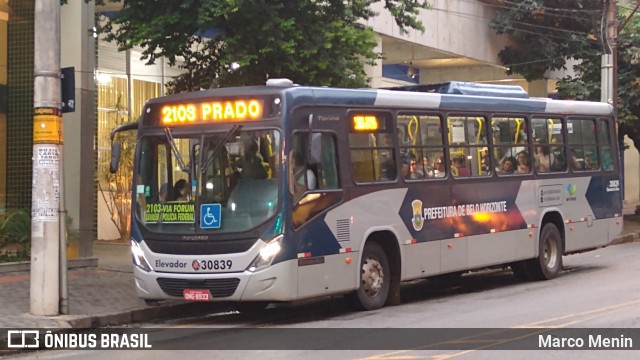 Coletivos São Lucas 30839 na cidade de Belo Horizonte, Minas Gerais, Brasil, por Marco Menin. Número da foto: #7599031.