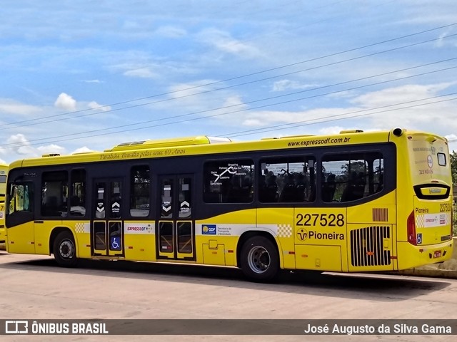 Viação Pioneira 227528 na cidade de Gama, Distrito Federal, Brasil, por José Augusto da Silva Gama. Número da foto: #7603030.