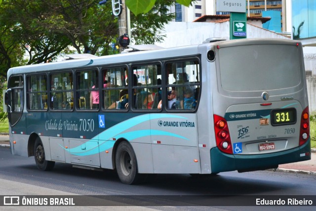 Viação Grande Vitória 7050 na cidade de Vitória, Espírito Santo, Brasil, por Eduardo Ribeiro. ID da foto: 7603323.