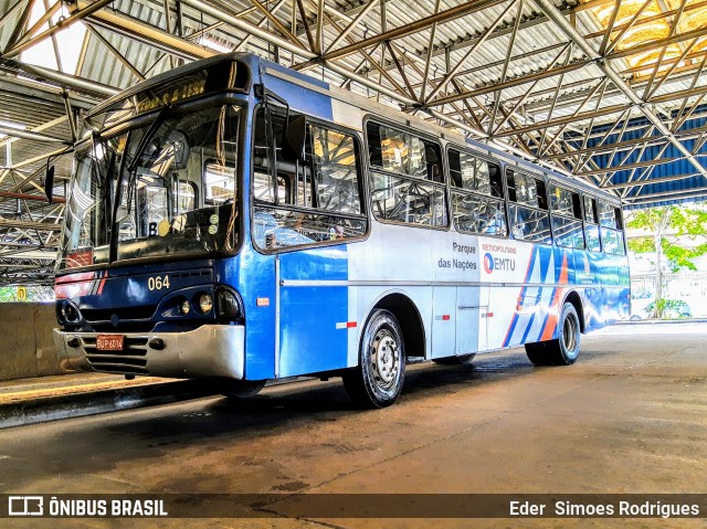 Transportes Coletivos Parque das Nações 064 na cidade de Santo André, São Paulo, Brasil, por Eder  Simoes Rodrigues. ID da foto: 7605784.