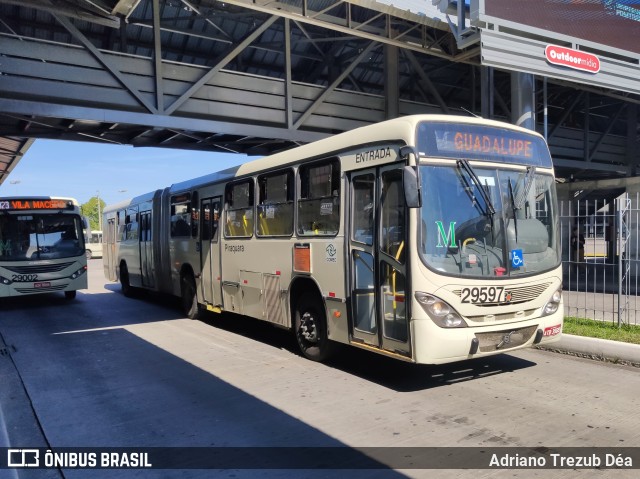 Viação Piraquara 29597 na cidade de Pinhais, Paraná, Brasil, por Adriano Trezub Déa. Número da foto: #7605769.