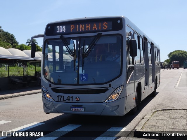 Expresso Azul 17L41 na cidade de Curitiba, Paraná, Brasil, por Adriano Trezub Déa. ID da foto: 7605940.