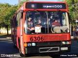 Ônibus Particulares 6306 na cidade de Curitiba, Paraná, Brasil, por Adriano Trezub Déa. Número da foto: #7613245.