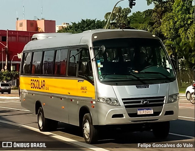 Escolares na cidade de São Paulo, São Paulo, Brasil, por Felipe Goncalves do Vale. Número da foto: #7615446.