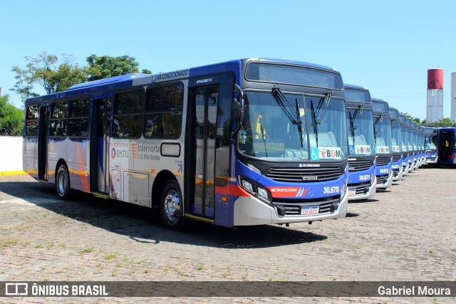 Empresa de Ônibus Vila Galvão 30.670 na cidade de Guarulhos, São Paulo, Brasil, por Gabriel Moura. ID da foto: 7616542.