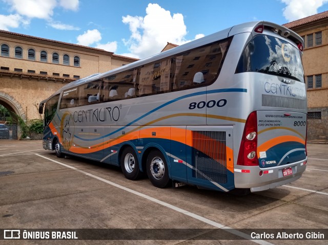 Centauro Turismo 8000 na cidade de Araxá, Minas Gerais, Brasil, por Carlos Alberto Gibin. ID da foto: 7618429.