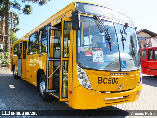 Transporte Coletivo Glória BC500 na cidade de Curitiba, Paraná, Brasil, por Vinicius Petris. ID da foto: 7618363.