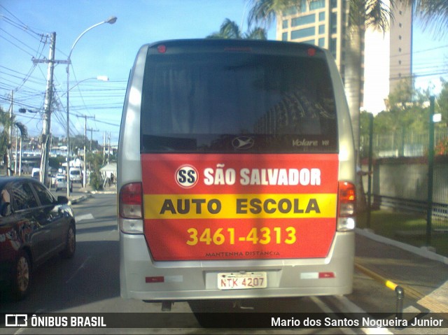 Ônibus Particulares Auto Escola São Salvador na cidade de Salvador, Bahia, Brasil, por Mario dos Santos Nogueira Junior. ID da foto: 7619871.