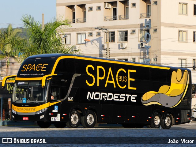 Expresso Nordeste 5430 na cidade de Balneário Camboriú, Santa Catarina, Brasil, por João Victor. Número da foto: #7621304.