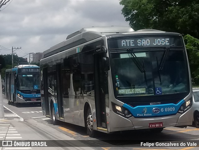 Transwolff Transportes e Turismo 6 6909 na cidade de São Paulo, São Paulo, Brasil, por Felipe Goncalves do Vale. Número da foto: #7621249.
