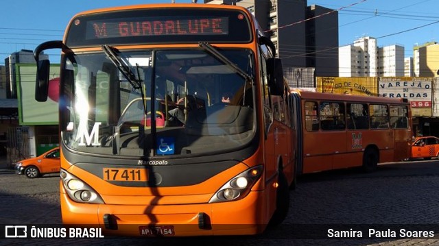 Expresso Azul 17411 na cidade de Curitiba, Paraná, Brasil, por Samira  Paula Soares. Número da foto: #7575922.