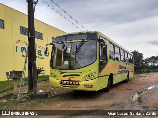 Escolares ANU3532 na cidade de Ji-Paraná, Rondônia, Brasil, por Gian Lucas  Santana Zardo. Número da foto: #7626237.