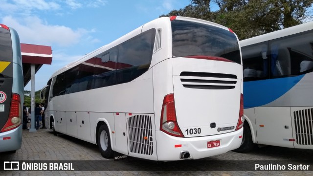 Ônibus Particulares 400 na cidade de Araquari, Santa Catarina, Brasil, por Paulinho Sartor. Número da foto: #7627913.