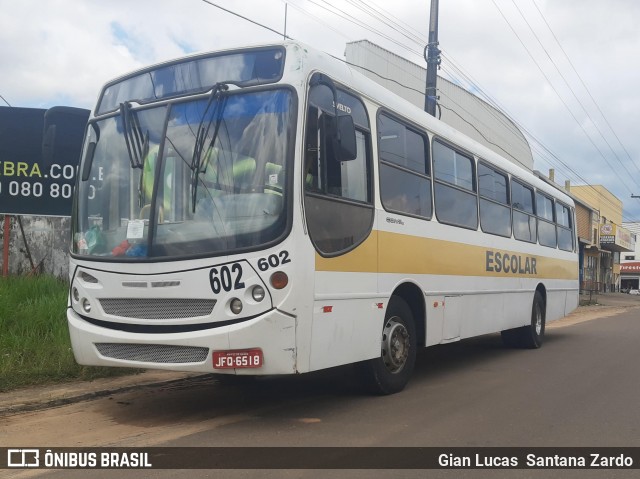Escolares 602 na cidade de Ji-Paraná, Rondônia, Brasil, por Gian Lucas  Santana Zardo. Número da foto: #7638221.