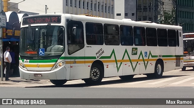 Auto Viação Presidente Vargas 2058 na cidade de Porto Alegre, Rio Grande do Sul, Brasil, por Max Ramos. ID da foto: 7636927.