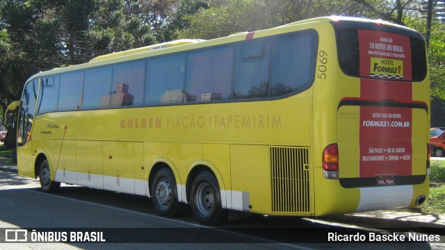Viação Itapemirim 5069 na cidade de Curitiba, Paraná, Brasil, por Ricardo Bascke Nunes. Número da foto: #7639668.