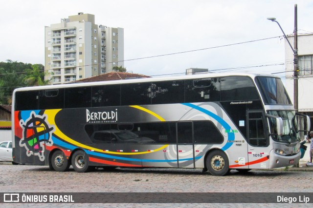 Bertoldi Viagens e Turismo 1010 na cidade de Joinville, Santa Catarina, Brasil, por Diego Lip. ID da foto: 7642658.