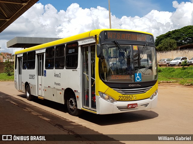 Viação Pioneira 220957 na cidade de São Sebastião, Distrito Federal, Brasil, por William Gabriel. Número da foto: #7646358.