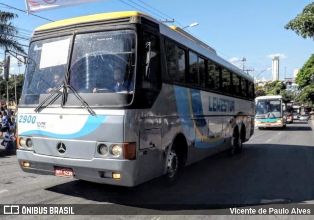 Ônibus Particulares 5239 na cidade de Belo Horizonte, Minas Gerais, Brasil, por Vicente de Paulo Alves. Número da foto: #7648443.