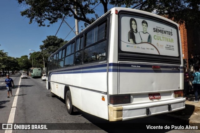 Ônibus Particulares 5669 na cidade de Belo Horizonte, Minas Gerais, Brasil, por Vicente de Paulo Alves. ID da foto: 7648387.