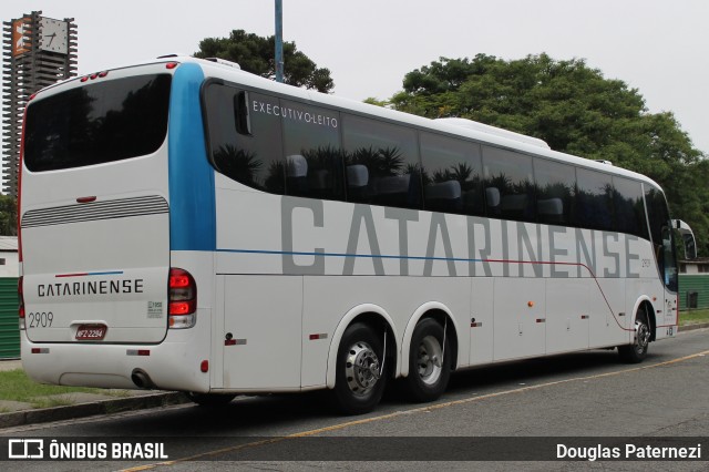 Auto Viação Catarinense 2909 na cidade de Curitiba, Paraná, Brasil, por Douglas Paternezi. ID da foto: 7578342.