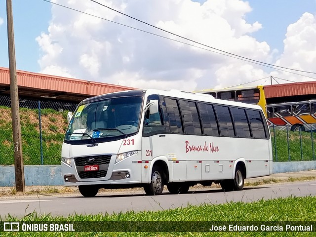 Branca de Neve Turismo 231 na cidade de Monte Mor, São Paulo, Brasil, por José Eduardo Garcia Pontual. Número da foto: #7577663.