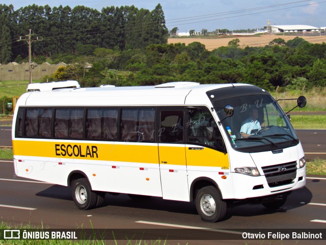 Escolares 0 KM na cidade de Cascavel, Paraná, Brasil, por Otavio Felipe Balbinot. ID da foto: 7653934.