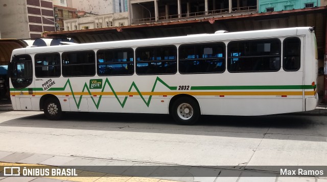 Auto Viação Presidente Vargas 2032 na cidade de Porto Alegre, Rio Grande do Sul, Brasil, por Max Ramos. ID da foto: 7656820.