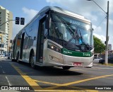 Via Sudeste Transportes S.A. 5 1215 na cidade de São Paulo, São Paulo, Brasil, por Kauan Vieira. Número da foto: #:id.