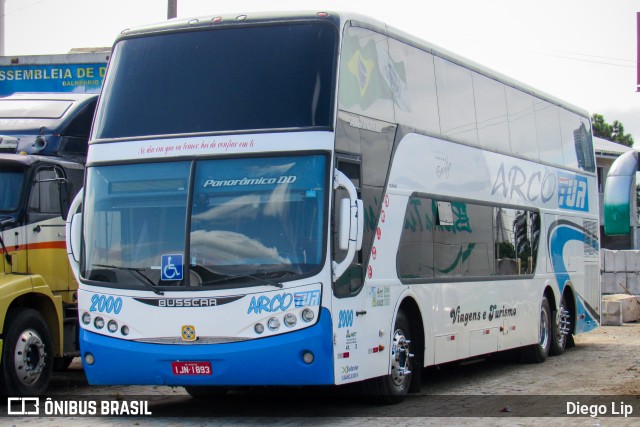 Arcotur Turismo 2000 na cidade de Balneário Camboriú, Santa Catarina, Brasil, por Diego Lip. ID da foto: 7581293.