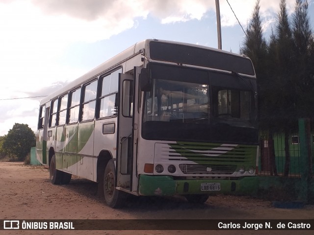 Ônibus Particulares LBB6815 na cidade de Tracuateua, Pará, Brasil, por Carlos Jorge N.  de Castro. Número da foto: #7580116.