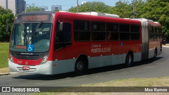Trevo Transportes Coletivos 1137 na cidade de Porto Alegre, Rio Grande do Sul, Brasil, por Max Ramos. Número da foto: #7583107.