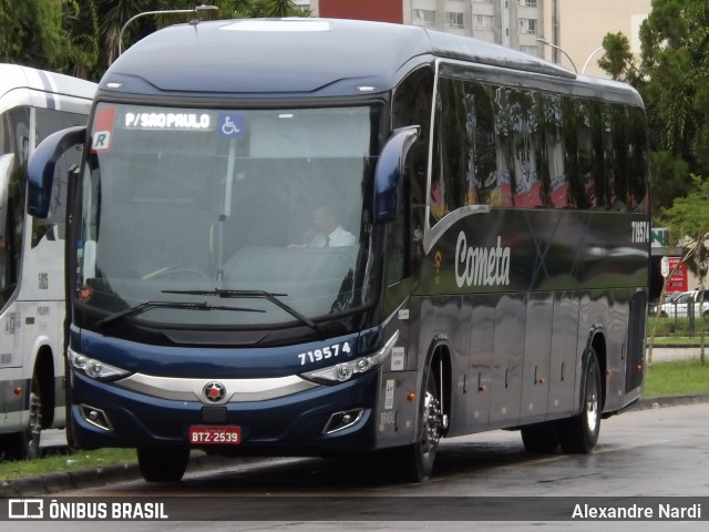 Viação Cometa 719574 na cidade de Curitiba, Paraná, Brasil, por Alexandre Rodrigo. Número da foto: #7583885.