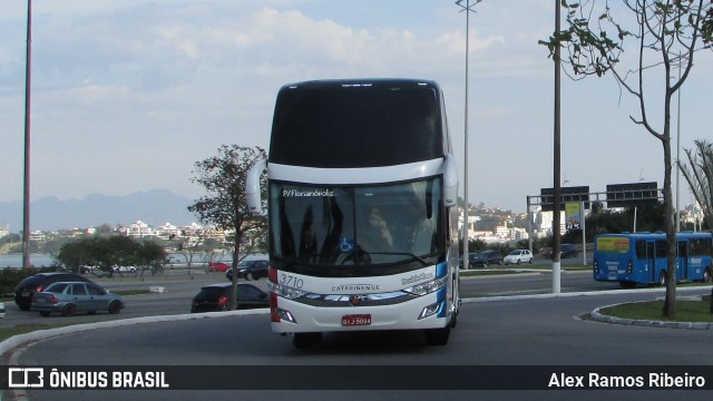 Auto Viação Catarinense 3710 na cidade de Florianópolis, Santa Catarina, Brasil, por Alex Ramos Ribeiro. Número da foto: #7583828.