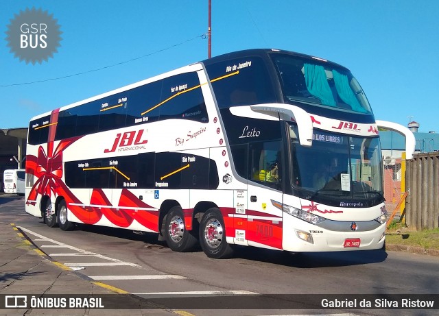 JBL Turismo 7400 na cidade de Porto Alegre, Rio Grande do Sul, Brasil, por Gabriel da Silva Ristow. ID da foto: 7587631.